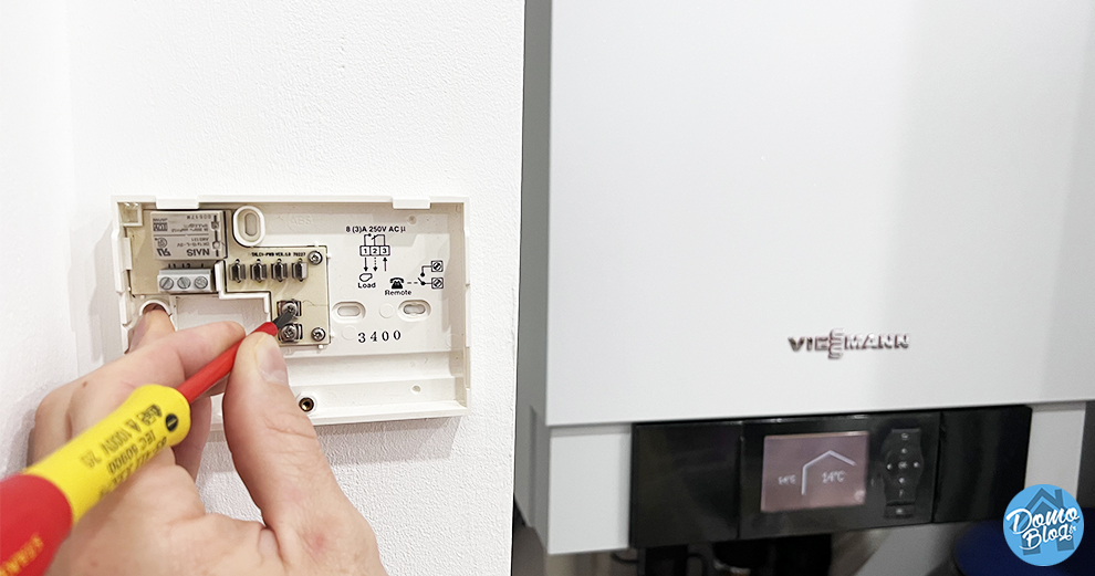 Thermostat de radiateur électrique SILVERCREST® - 9 temps de chauffage et  d'économie 
