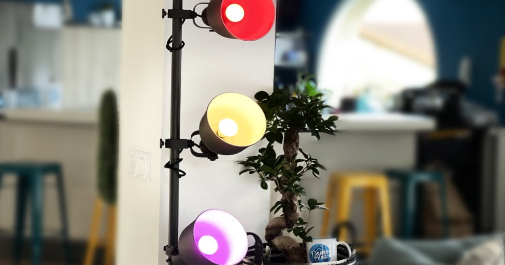 Comment faire un éclairage de boîte de nuit avec des ampoules connectées  pour 30€ seulement ?